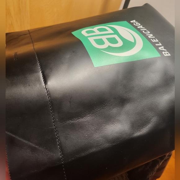 Balenciaga - Picture 8 of 12